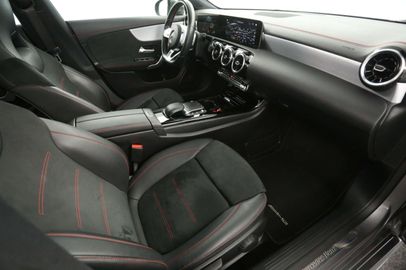 Car image 30