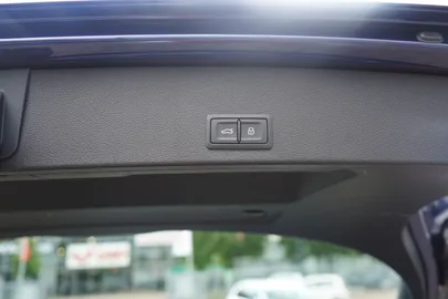 Car image 35