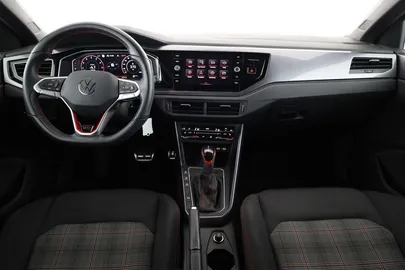 Car image 30