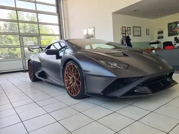 Car image 3