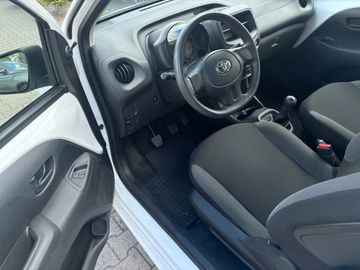 Car image 12