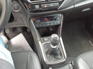 Car image 18