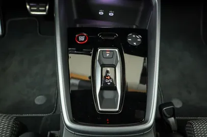Car image 25