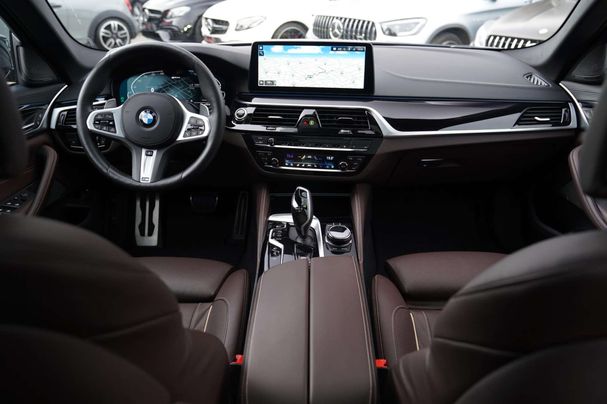 BMW 530i Touring xDrive 185 kW image number 20