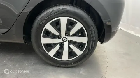 Car image 20