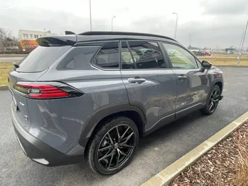 Car image 4