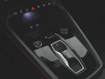 Car image 32