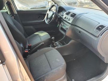 Car image 14