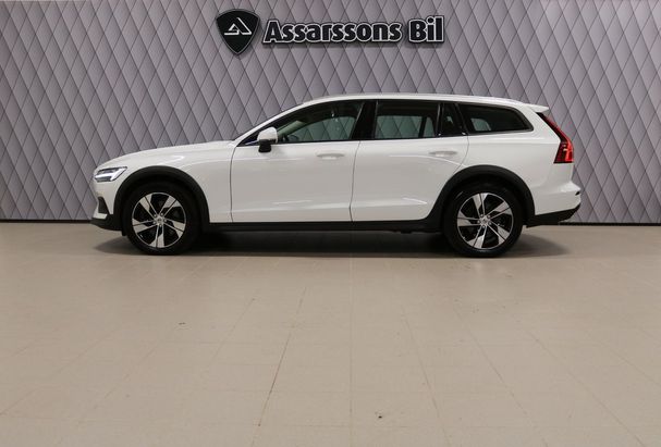 Volvo V60 Cross Country D4 AWD Momentum 140 kW image number 3