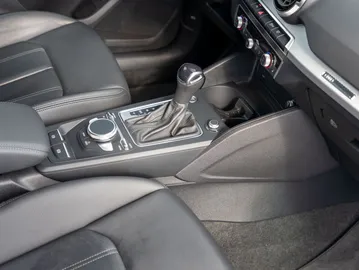 Car image 27