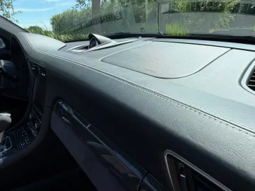 Car image 32