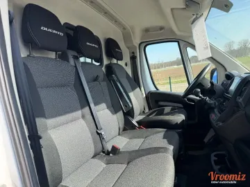 Car image 27