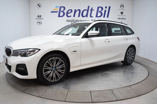 BMW 330e Touring M Sport xDrive 216 kW image number 1