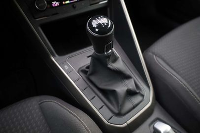 Car image 33