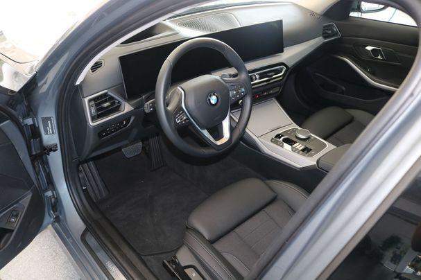 BMW 318i Touring 115 kW image number 7