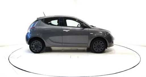 Car image 24