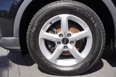 Car image 33