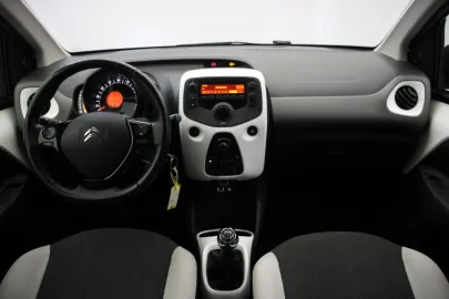 Car image 4