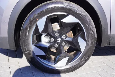 Car image 30