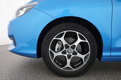 Car image 30