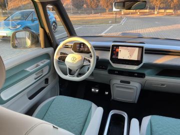 Car image 30