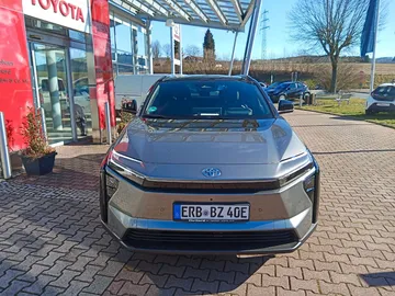 Car image 4