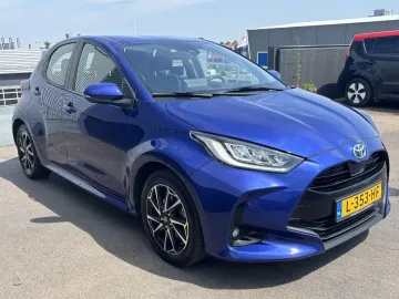 Car image 4