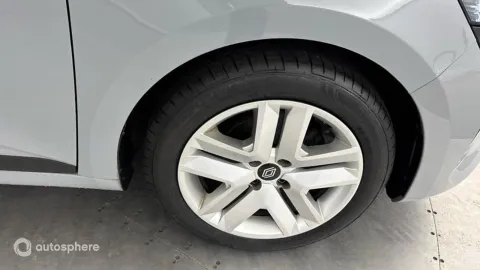 Car image 20