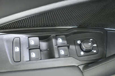 Car image 34