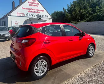 Car image 4