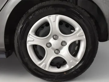 Car image 14