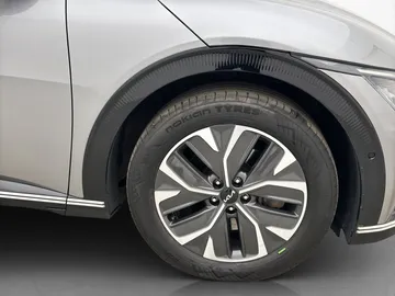 Car image 35