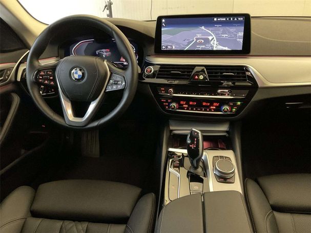 BMW 520d xDrive 140 kW image number 12