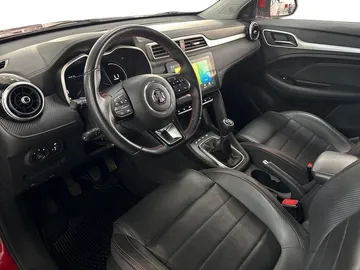 Car image 10