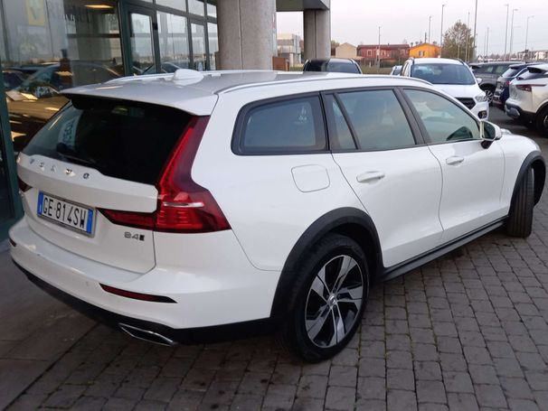 Volvo V60 Cross Country B4 Pro AWD 145 kW image number 4