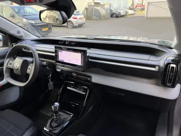 Car image 27