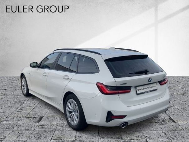 BMW 330e Touring M xDrive 215 kW image number 4