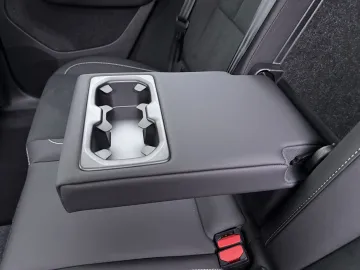 Car image 40