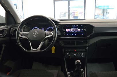 Car image 12