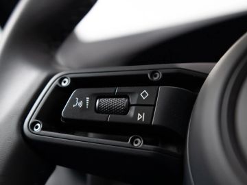 Car image 34