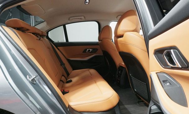 BMW 320d 140 kW image number 31