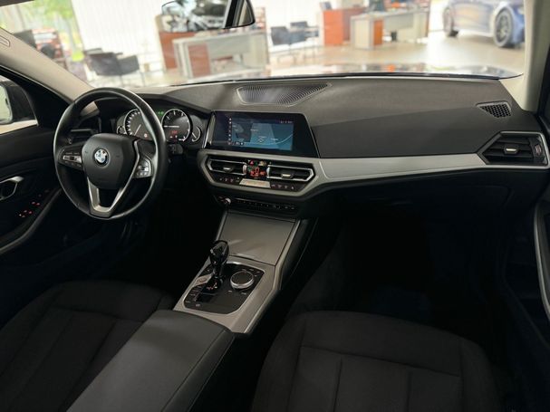 BMW 320d Touring 140 kW image number 36