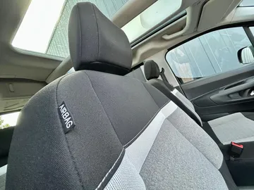 Car image 28