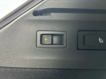 Car image 43