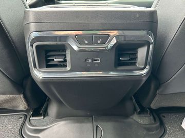 Car image 33