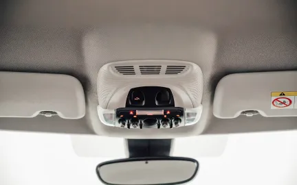 Car image 25