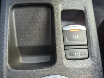 Car image 33