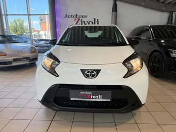 Car image 3
