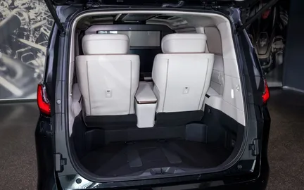 Car image 25