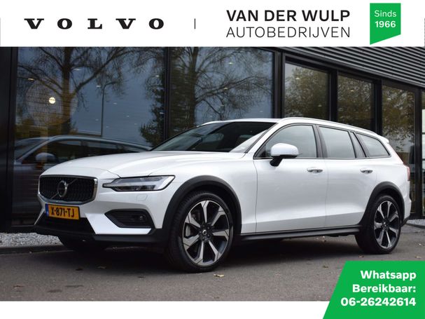 Volvo V60 Cross Country AWD B5 184 kW image number 1